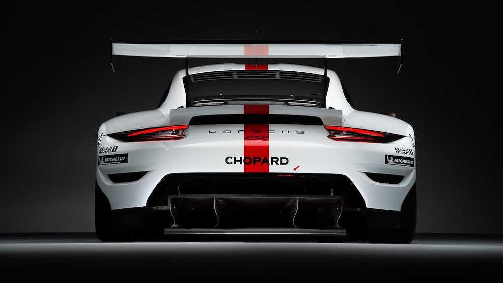 Cặp xe đua Porsche 911 RSR ấn tượng với tem đấu hoài cổ  Vatgia Hỏi  Đáp