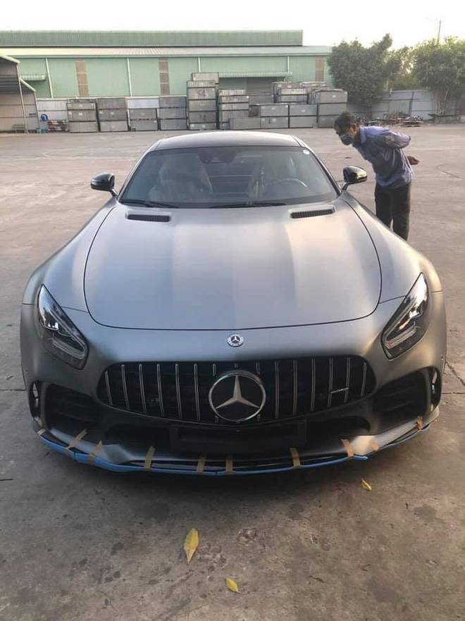 Siêu xe triệu đô Mercedes AMG GTR