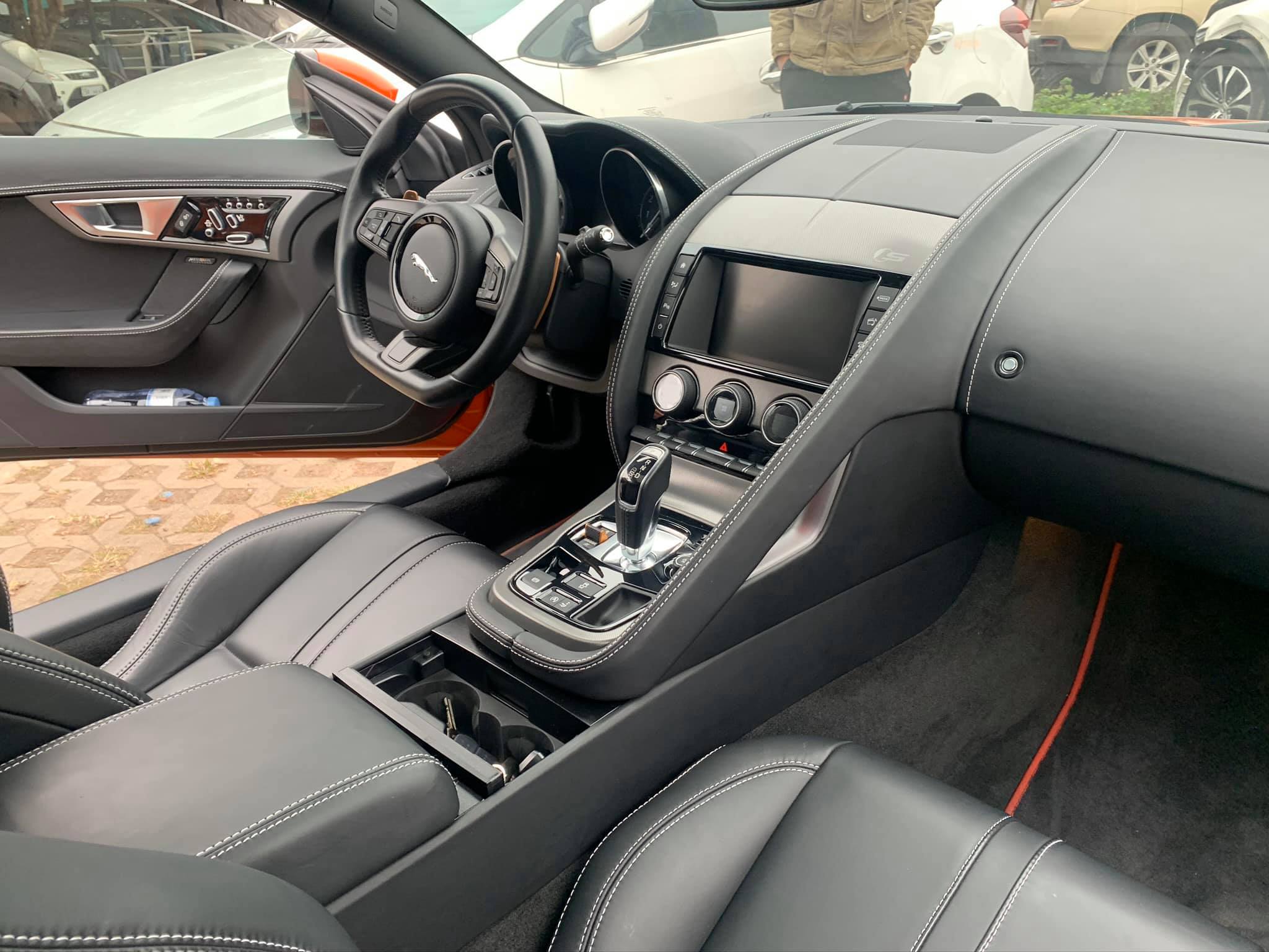Jaguar F type đẹp cho nhà giàu