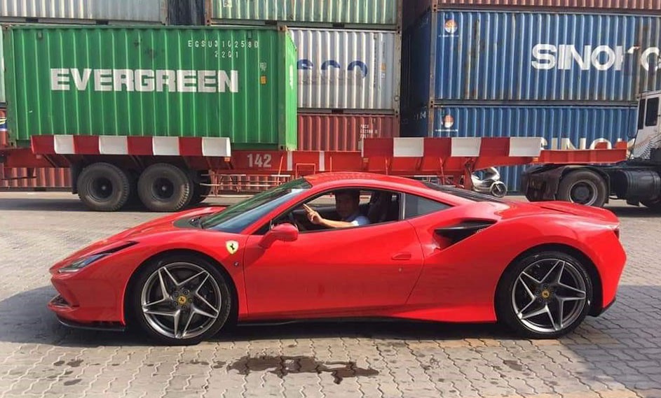 Siêu xe Ferrari chính hãng Việt Nam